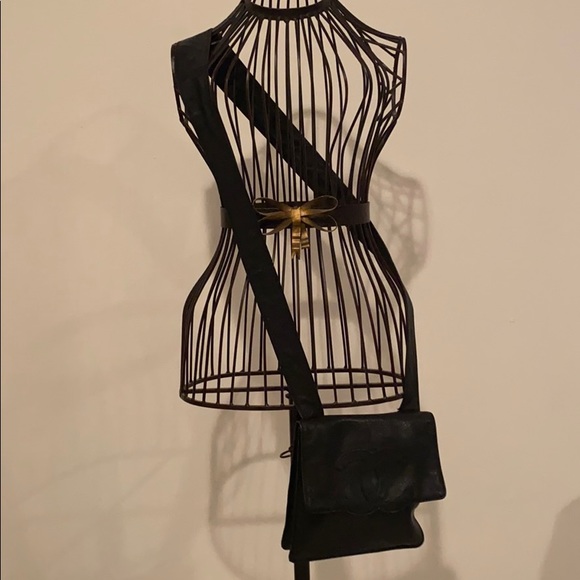 Authentic Chanel black CC shoulder cross body bag - Picture 1 of 10